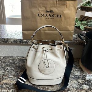 COACH DEMPSEY BUCKET BAG